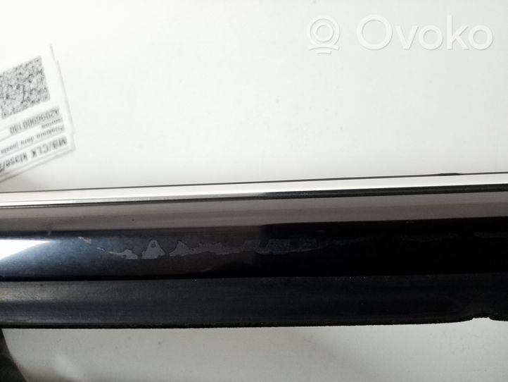 Mercedes-Benz CLK A209 C209 Rivestimento modanatura del vetro della portiera anteriore A2096900180