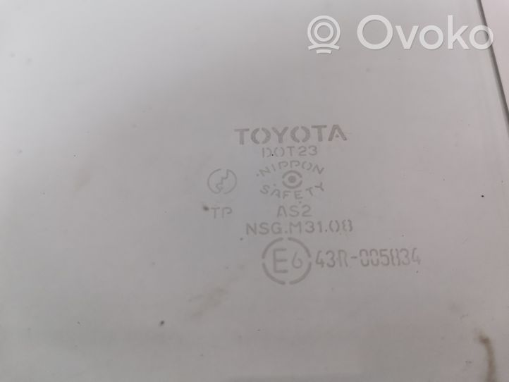 Toyota Corolla Verso E121 Szyba drzwi tylnych 68103-13300