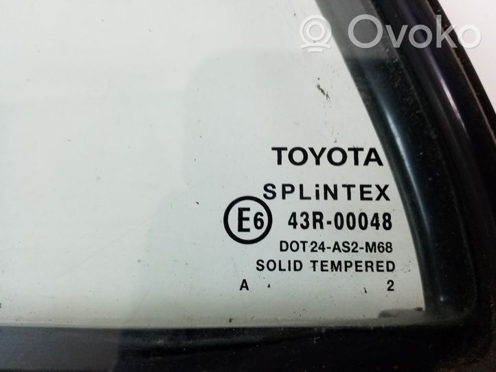 Toyota Corolla E120 E130 Маленькое стекло "A" задних дверей 68124-02070