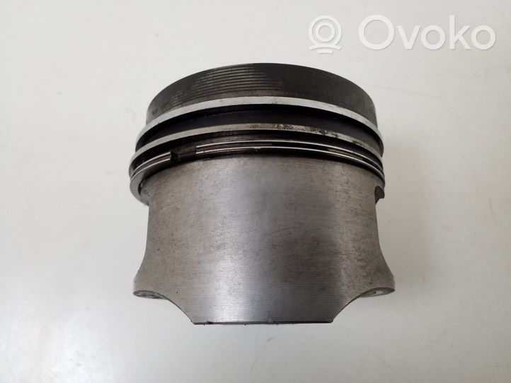 Mercedes-Benz Sprinter W901 W902 W903 W904 Piston with connecting rod A6110300717