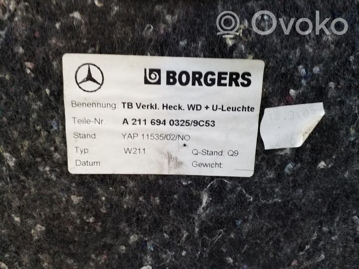 Mercedes-Benz E W211 Moldura de la puerta trasera A2116940325