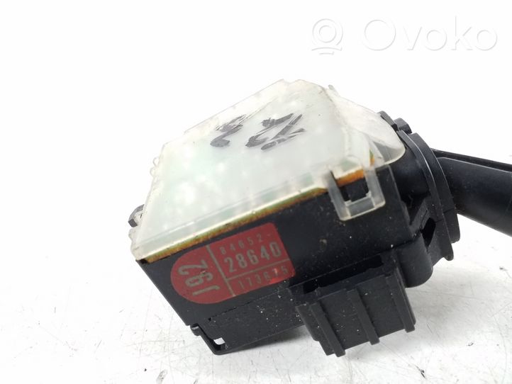 Toyota Avensis Verso Pyyhkimen/suuntavilkun vipukytkin 84652-28640