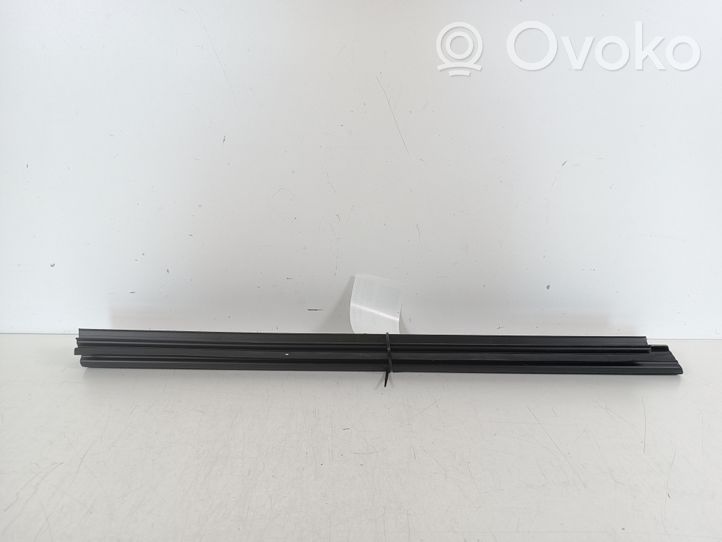 Toyota Prius Prime Baguette moulure de porte arrière 68174-47061