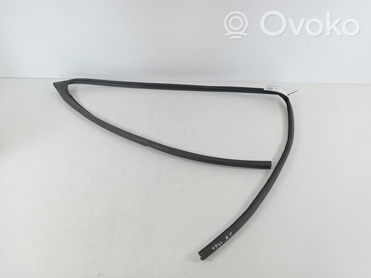 Toyota Prius Prime Altro elemento di rivestimento della portiera anteriore 68151-47062