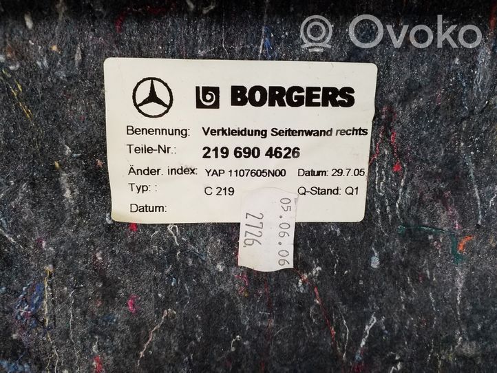 Mercedes-Benz CLS C219 Rivestimento pannello laterale del bagagliaio/baule A2196904626