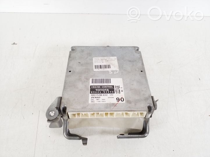 Toyota Corolla E120 E130 Sterownik / Moduł ECU 89666-02090