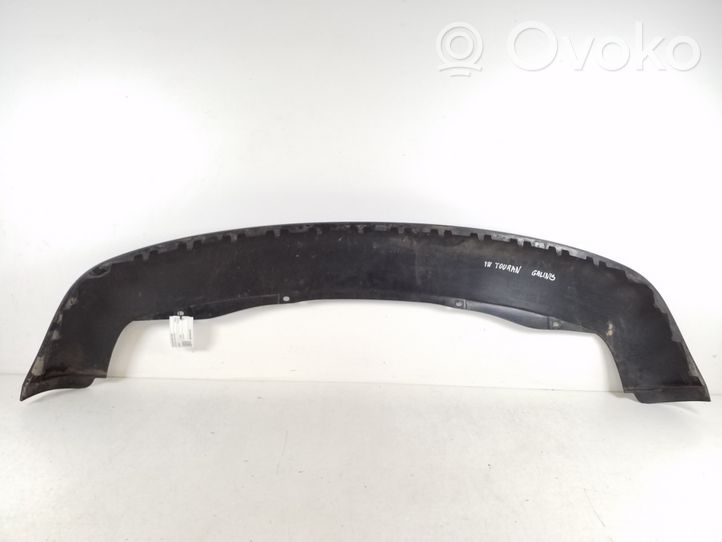 Volkswagen Touran I Moulure inférieure de pare-chocs arrière 1T0807521