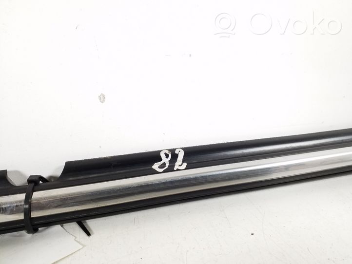 Toyota Avensis T250 Rivestimento portiera posteriore (modanatura) 75740-20361