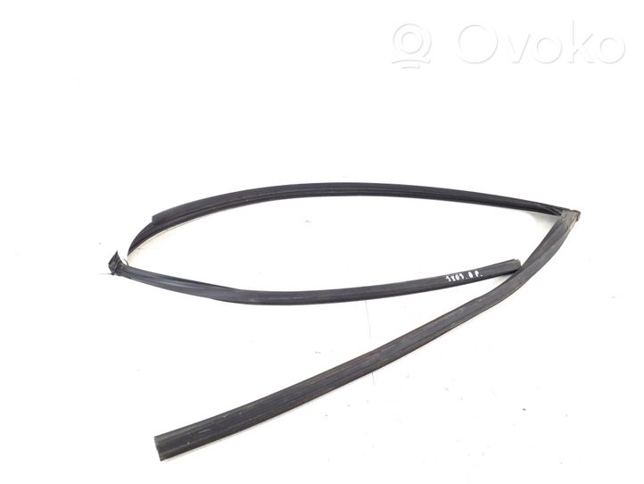 Toyota Avensis T270 Altro elemento di rivestimento della portiera anteriore 68141-05040