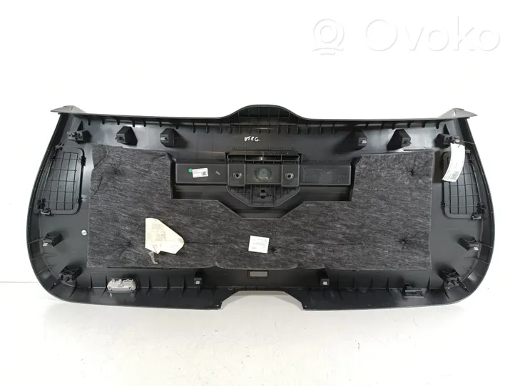 Volkswagen Touareg II Garniture de hayon 7P6867601