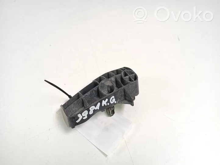 Toyota Auris 150 Uchwyt / Mocowanie zderzaka tylnego 52563-02030