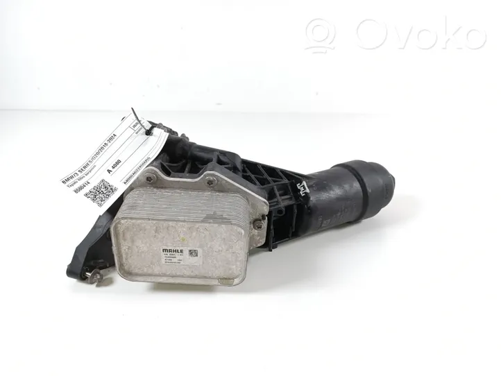 BMW 3 G20 G21 Supporto di montaggio del filtro dell’olio 8580414