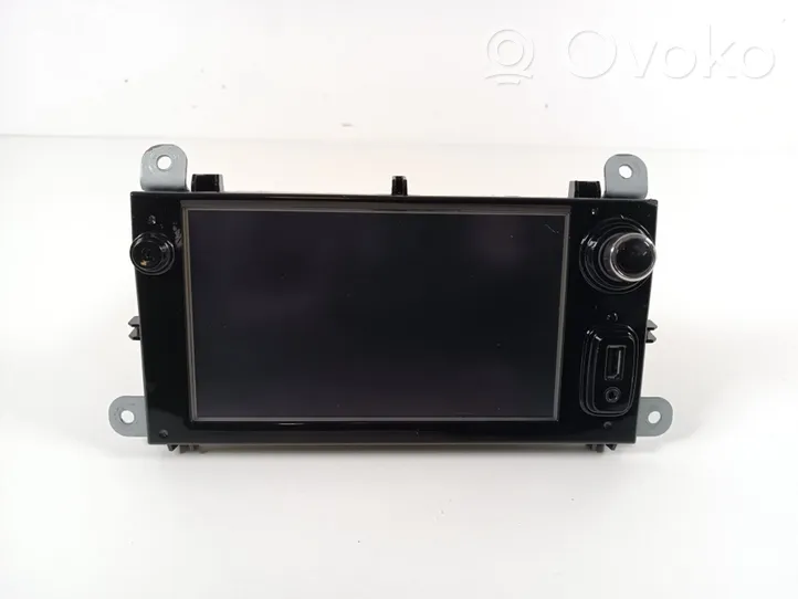 Renault Clio IV Radio/CD/DVD/GPS-pääyksikkö 281153868R