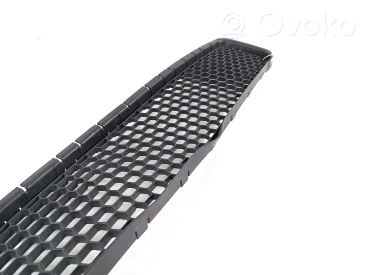 Volkswagen Touareg I Grille inférieure de pare-chocs avant 7L6853678E