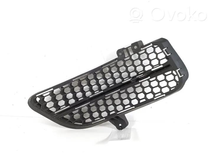 Volkswagen Touareg I Grille antibrouillard avant 7L6853665B