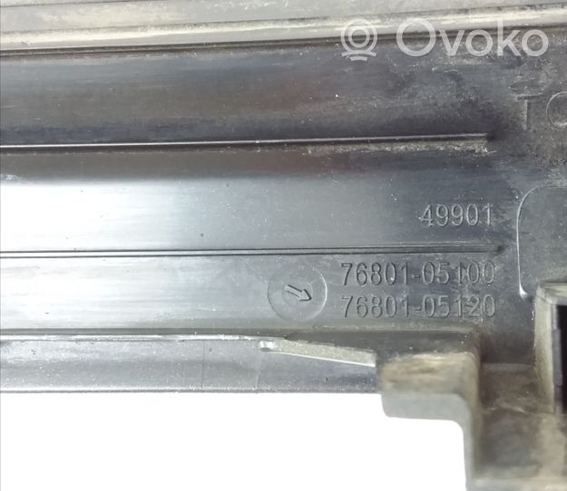 Toyota Avensis T270 Takaluukun rekisterikilven valon palkki 7680105100