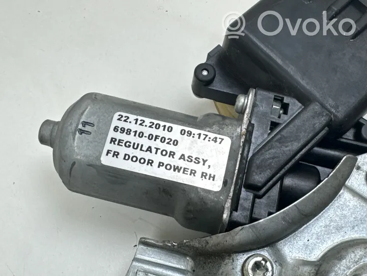 Toyota Verso Moteur de lève-vitre de porte avant 977556106