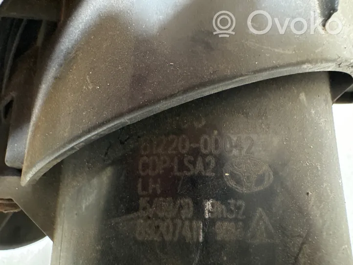 Toyota Avensis T270 Światło przeciwmgłowe przednie 812200D042