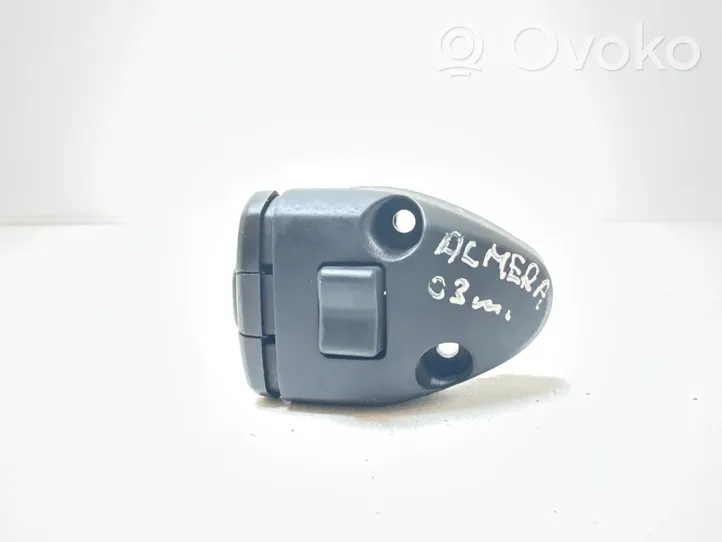Nissan Almera Tino Przełącznik / Przycisk kierownicy 25552BN800