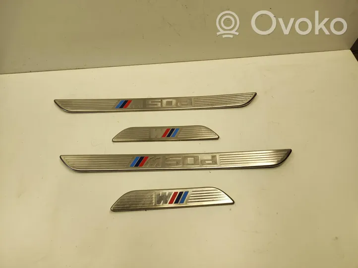 BMW X6 E71 Muu kynnyksen/pilarin verhoiluelementti 7172347