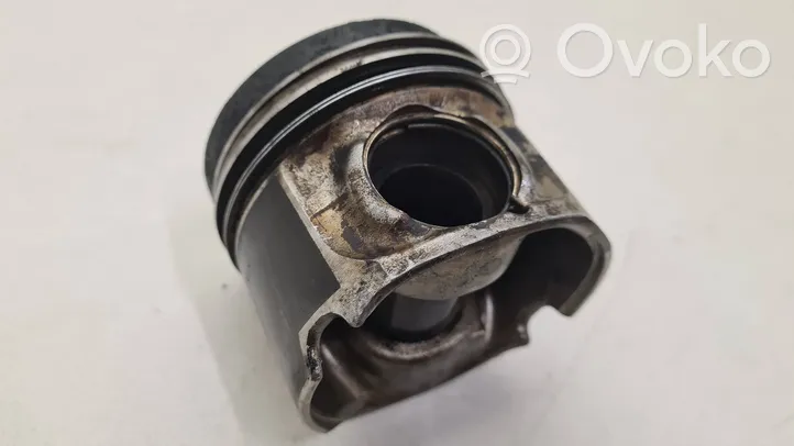 BMW 5 F10 F11 Piston 7812585