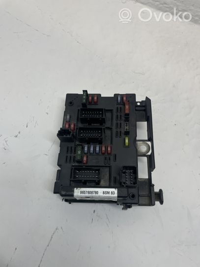 Peugeot 807 Module de fusibles 9657608780