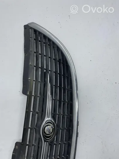 Chrysler Grand Voyager IV Grille calandre supérieure de pare-chocs avant 4857522AA