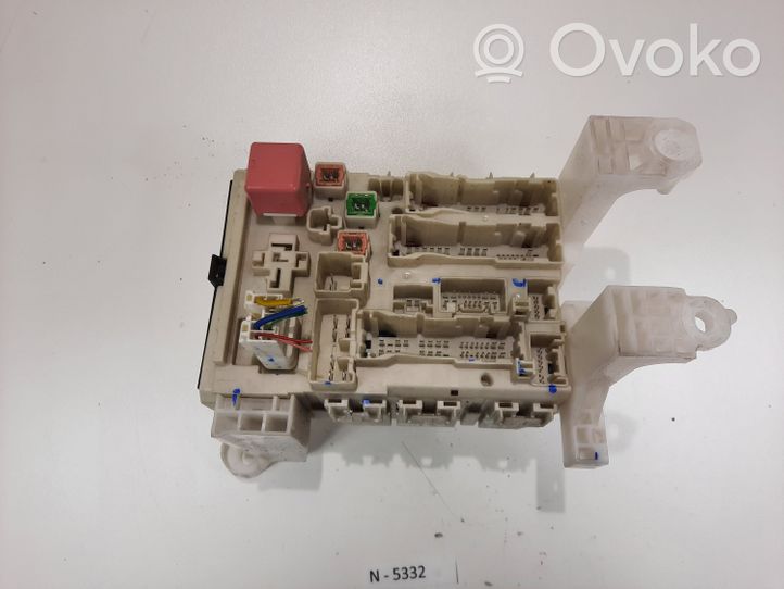 Toyota Avensis T270 Module de fusibles 8273005150B