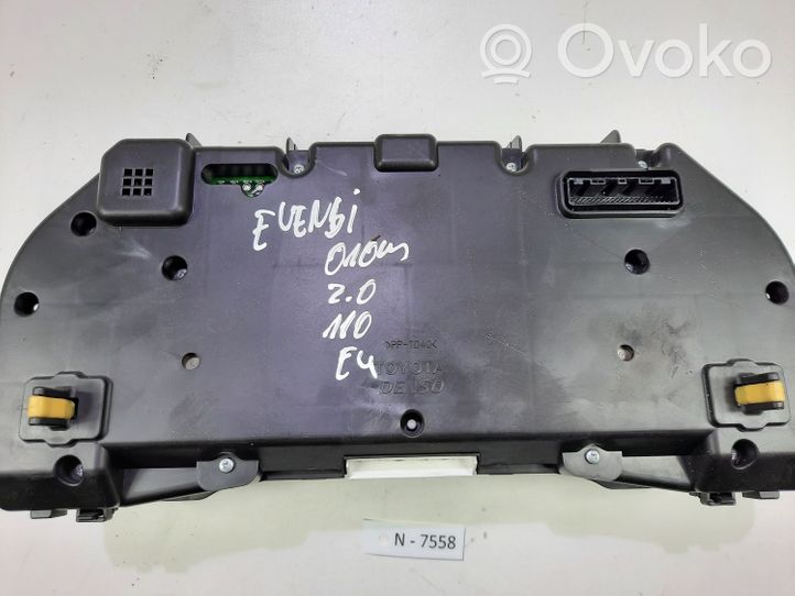 Toyota Avensis T270 Compteur de vitesse tableau de bord 8380005K20