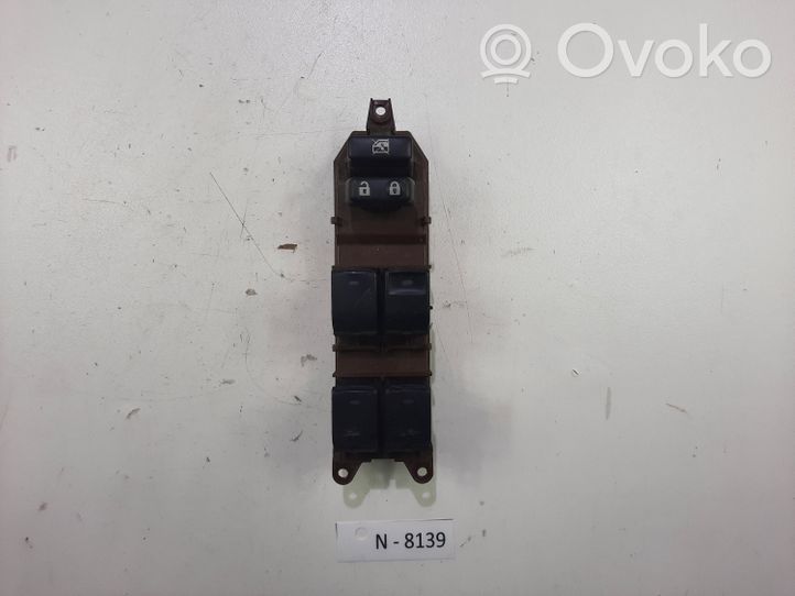 Toyota Avensis T270 Interruttore di controllo dell’alzacristalli elettrico 8404005040