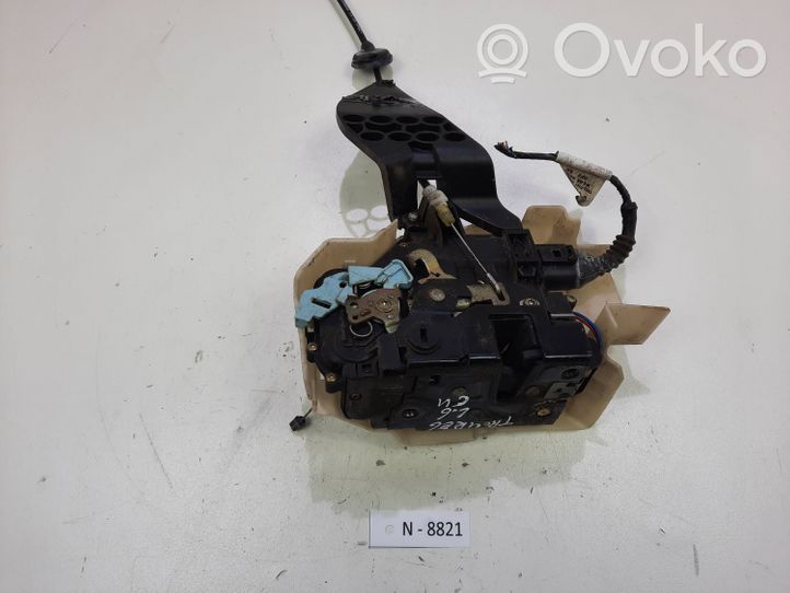 Volkswagen Touareg I Rear door lock 