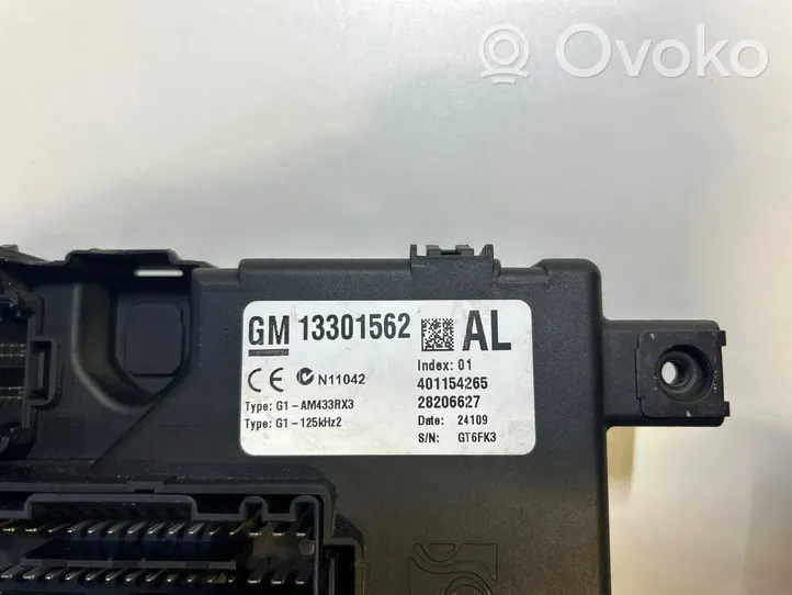 Opel Corsa D Fuse module 13301562