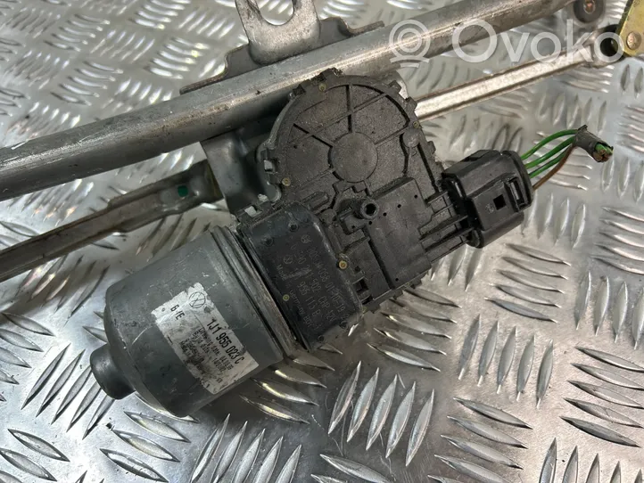 Volkswagen Golf IV Mechanizm i silniczek wycieraczek szyby przedniej / czołowej 0390241502