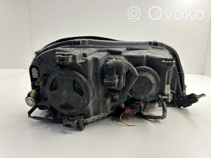 Volvo XC90 Lampa przednia 31111845