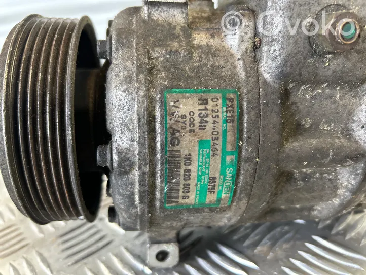 Volkswagen Touran I Ilmastointilaitteen kompressorin pumppu (A/C) 1K0820803G