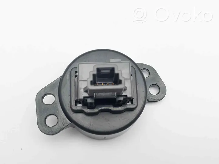 Peugeot 108 Botón interruptor de luz de peligro 15B424