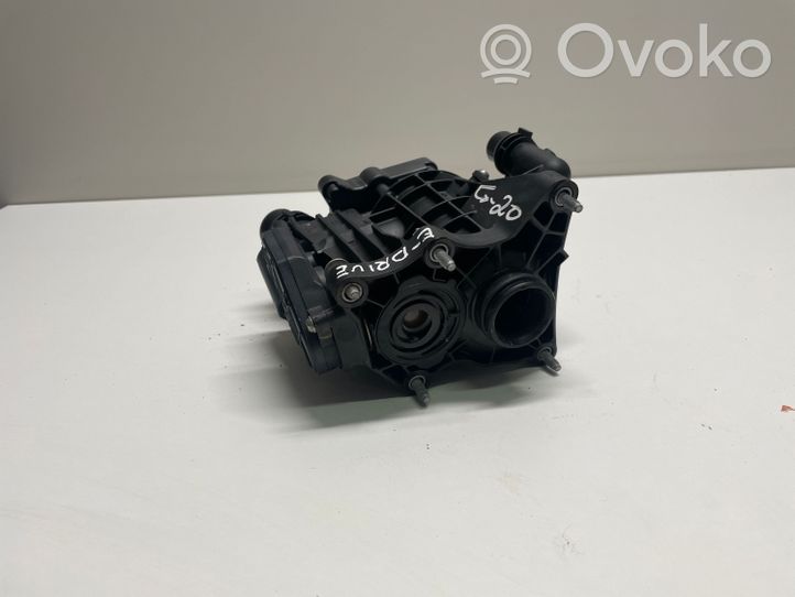 BMW 3 G20 G21 Boîtier de thermostat / thermostat 8642560