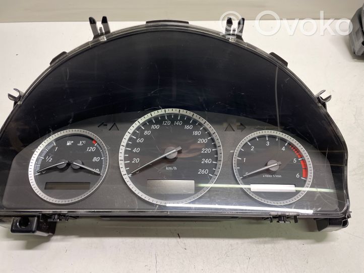 Mercedes-Benz C W204 Geschwindigkeitsmesser Cockpit A2049001705