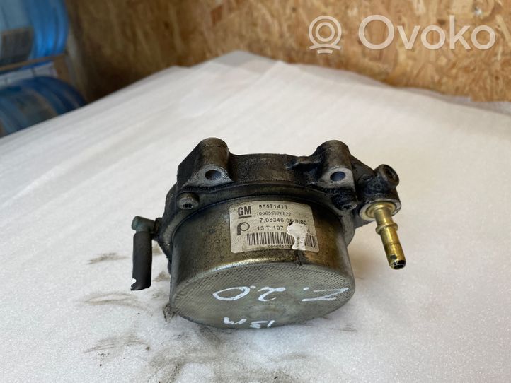 Opel Zafira C Vacuum pump 55571411