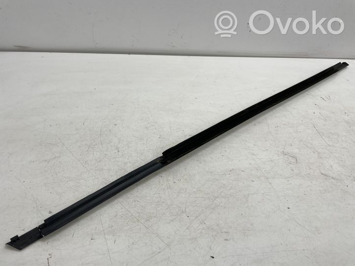 Mercedes-Benz GLE W167 Front door trim (molding) A1677201302