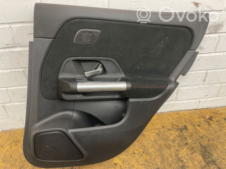 Mercedes-Benz GLA H247 Rivestimento del pannello della portiera posteriore A2477304002