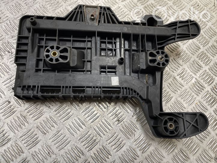 Audi Q3 8U Boîte de batterie 1K0915333