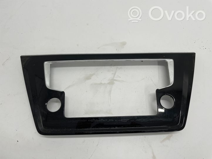 Volkswagen Touran III Support de montage navigation GPS 5TC858069