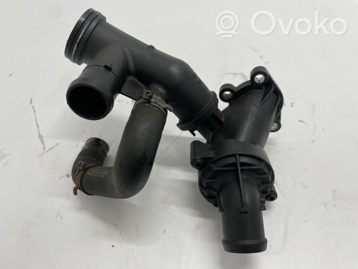 Skoda Fabia Mk3 (NJ) Termostat / Obudowa termostatu 04B121111C