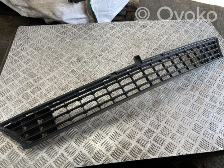 Mercedes-Benz B W245 Grille inférieure de pare-chocs avant A1698850123