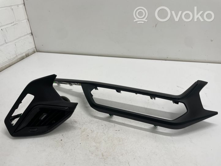 BMW 1 F40 Panelės apdailos skydas (centrinis) 6823310