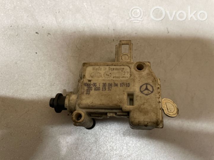 Mercedes-Benz C W203 Verrouillage du bouchon du réservoir de carburant A2038201997