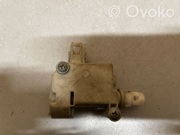 Volkswagen Golf VI Motorino del tappo del serbatoio del carburante 5K6810773A