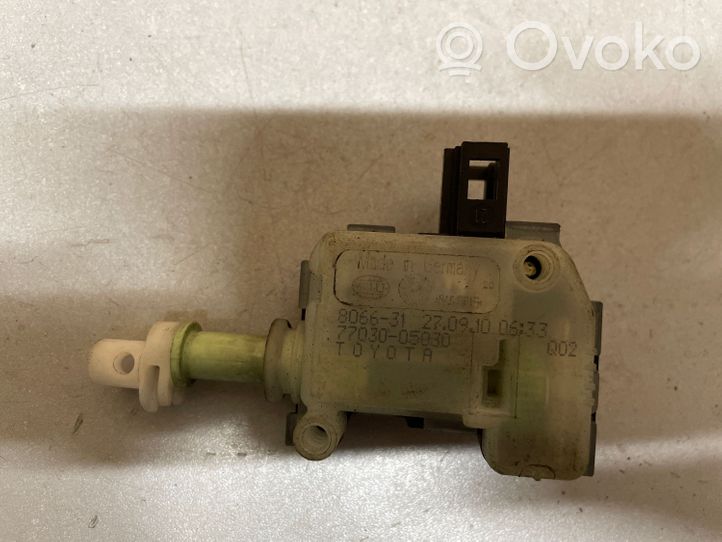 Toyota Avensis T270 Verrouillage du bouchon du réservoir de carburant 806631