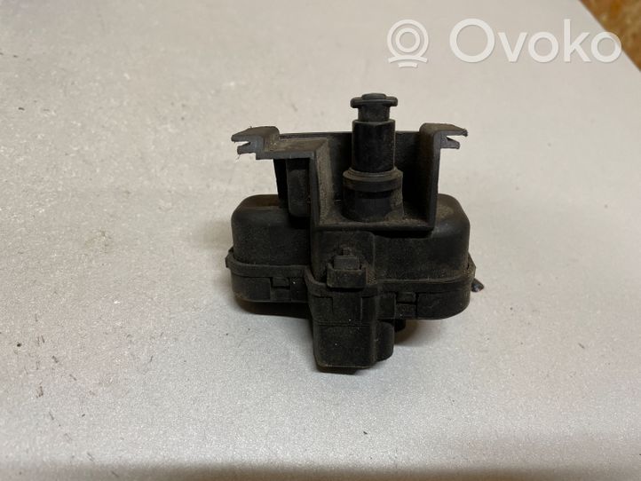 Volkswagen Tiguan Serratura del tappo del serbatoio del carburante 